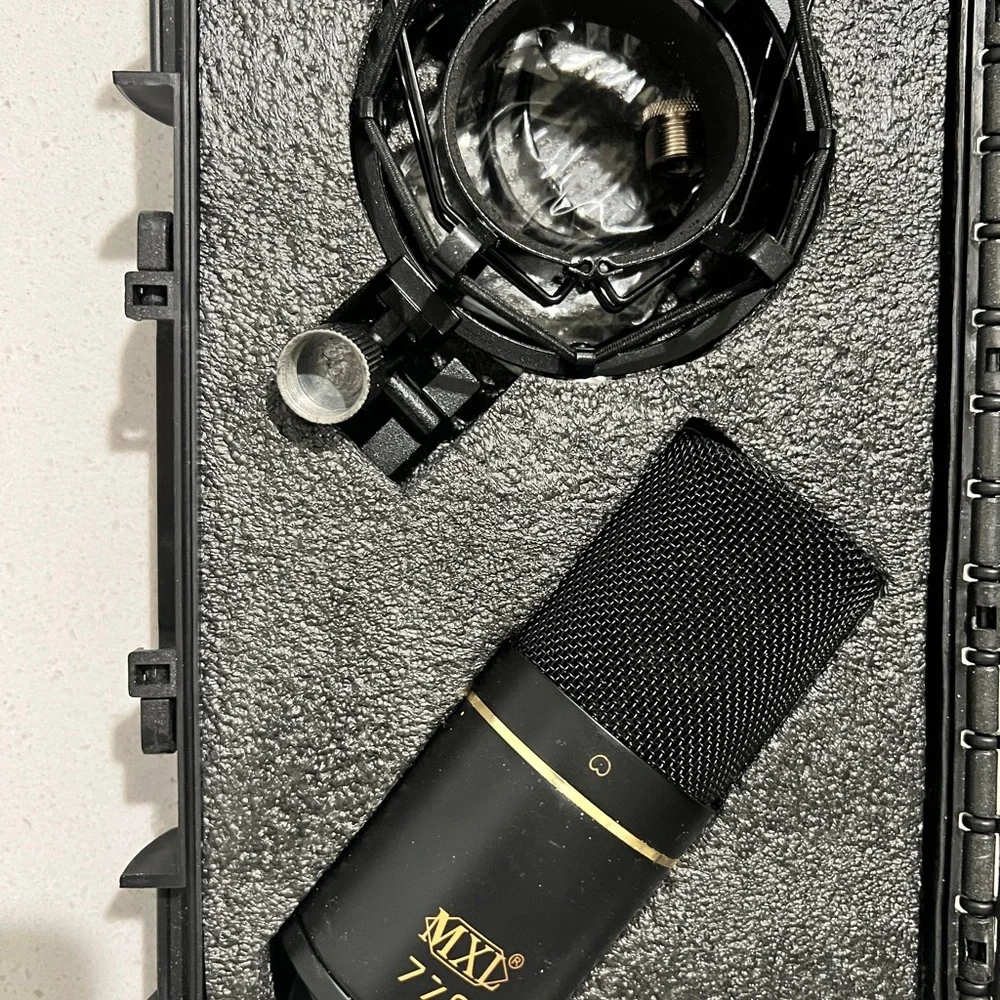 MXL 770 Black Microphone with Case
